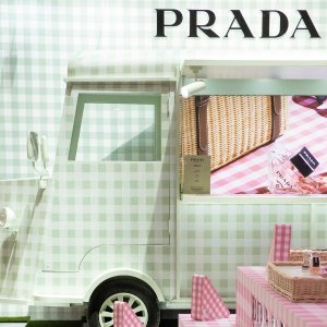 完全免费🚨火速预约抢位！Prada Beauty 巴黎野餐快闪！试用本季新品+薅冰淇淋🍦