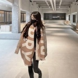 Burberry爆款大logo围巾 