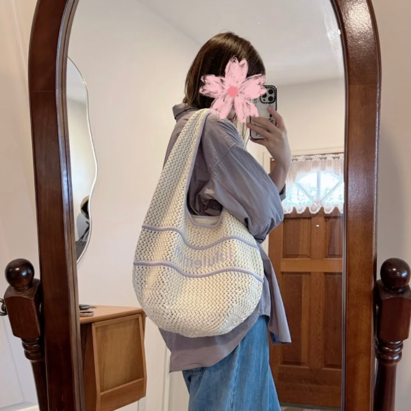 【ルルレモン】コットンかぎ編み ショルダーバッグ 7L Cotton Crochet Shoulder Bag 7L 新款编织包紫罗兰€98.00 超值好