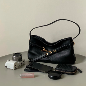 独家83折 Aventure腋下包€1867Miu Miu 仙女下凡！💼公文包、Ivy托特包等 爆款解禁