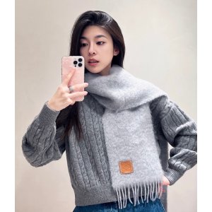 Loewe珍珠灰 @杭州大厦罗意威小李马海毛混纺围巾
