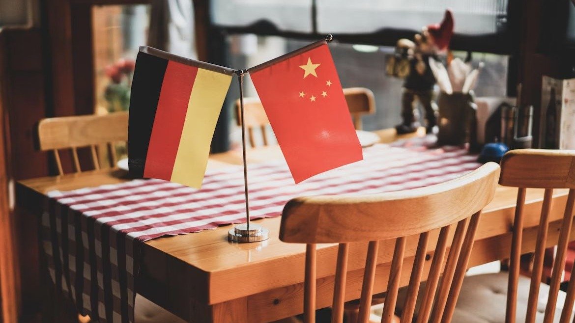 10大中德文化差异 - 时间观念、沟通风格、隐私界限、饮食文化、对待规则