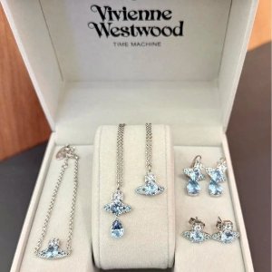 每周更新 耳钉€85Vivienne Westwood 西太后新品榜🩵Ariella宝石系列超美