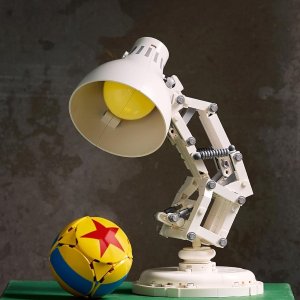 Pixar台灯亮了！💡这盏乐高也太会卖萌了吧！