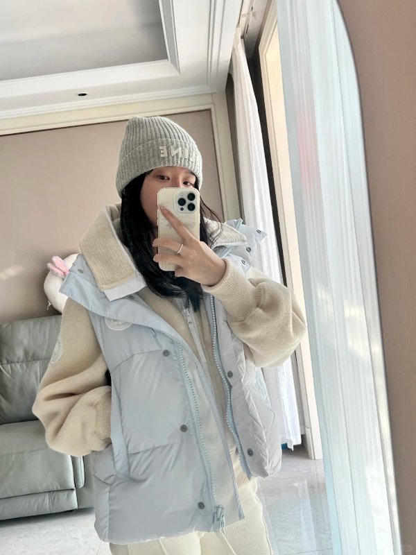 冰川蓝羽绒马甲