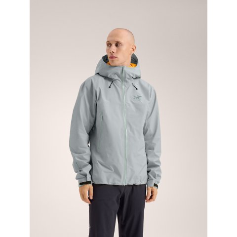 Beta 轻质硬壳夹克