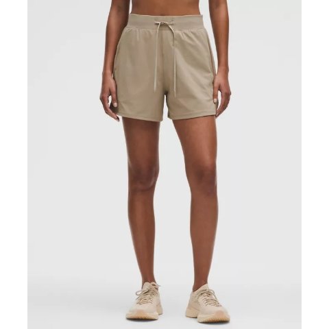 LululemonLicense to Train短裤