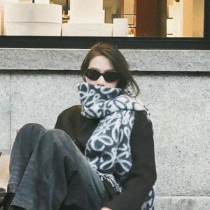Loewe@上海恒隆loewe罗意威羊毛老花围巾