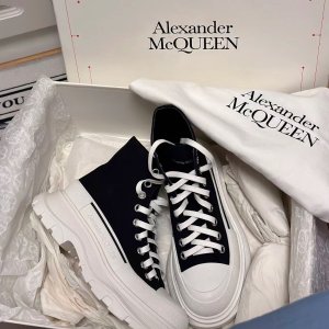 Alexander McQueenTread 厚底鞋