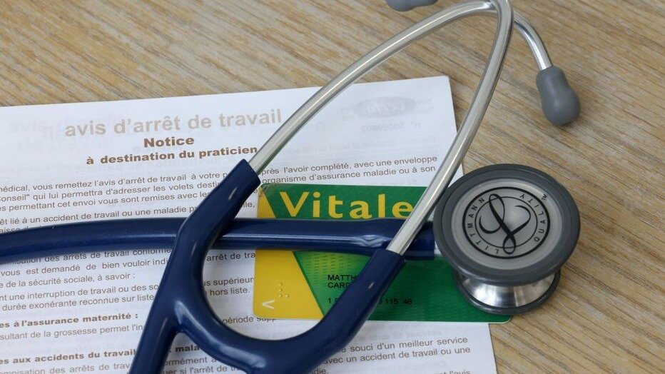 📢 7月1日起!法国医保病假单升级🏥,“装病党”时代结束!
