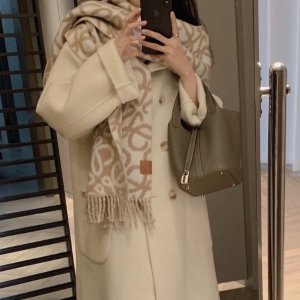 Loewe冬天的爆款！@小猪猪猪妹-3-logo羊毛围巾
