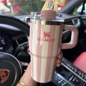 Stanley590ml容量，没成年就出来打工啦 @Ms梦THE QUENCHER H2.0 吸管杯