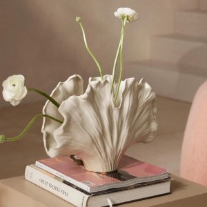 封面银杏叶花瓶€49.99