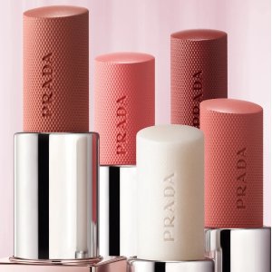 Prada新品「淡素」唇膏 素颜涂也美到直戳心尖 凝露质地！