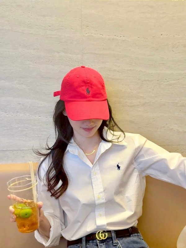 小马白衬衫