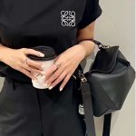 Loewe 爆款狠狠降！Puzzle托特包、福袋包、腰带