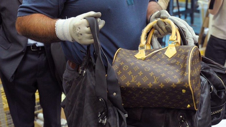 专柜变空柜!巴黎奢侈品店遭盗窃,百万名包被洗劫一空!👜