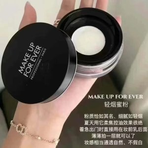 Make UP Forever轻烟蜜粉 上脸秒压油光 透明哑光雾面感