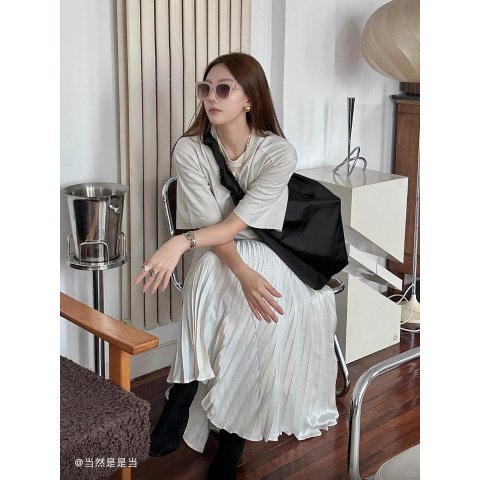 COS米色显高级!@当然是是当百褶连衣裙