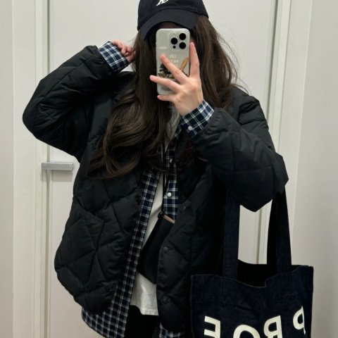 菱格纹羽绒服