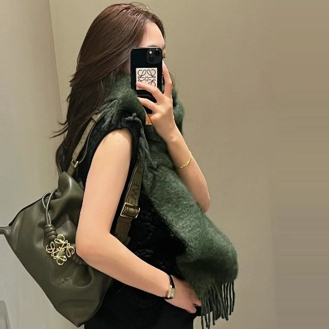 Loewe肩带可以可以换Flamenco 中号单肩包 浅苔色