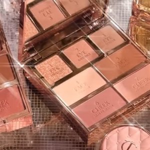 新品8折 眼影盘才€53+送15欧礼卡！