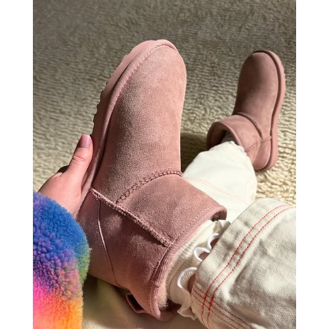 UGGCLASSIC ULTRA 短款雪地靴