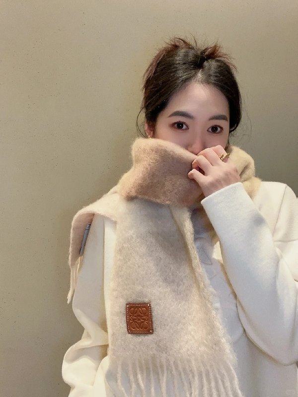 Light Grey 马海毛围巾