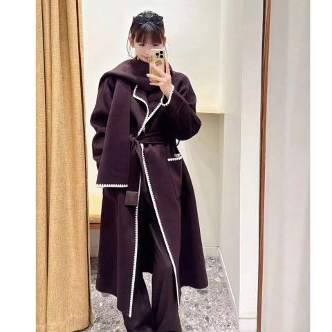 Maje这件一眼心动@成都春熙路王府井Maje 南妹儿棕色围巾大衣