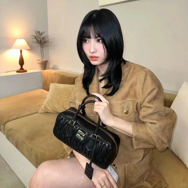 Arcadie 大号黑色羊皮包