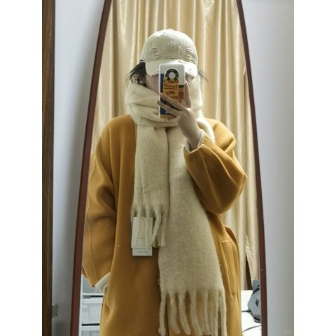 白色马海毛围巾