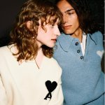 随时消失：AMI Paris 解禁！榛子色、杏粉色毛衣好美