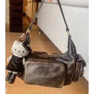 Miu Miu这款我等的好苦 终于下凡Pocket Nappa 咖啡色手袋