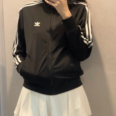 Adidas上身巨显瘦!Satin Firebird 女士上衣