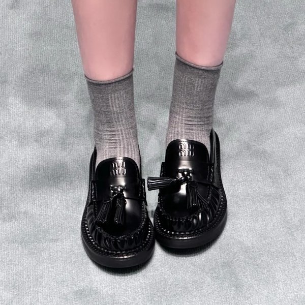 黑色拉丝皮革流苏乐福鞋