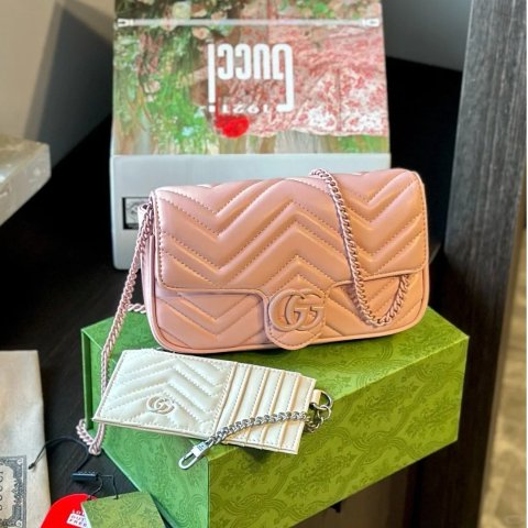 GG Marmont 粉色链条钱包