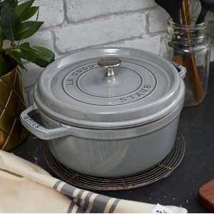 封面灰色折后€138