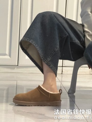 UGGMicro 栗色短靴