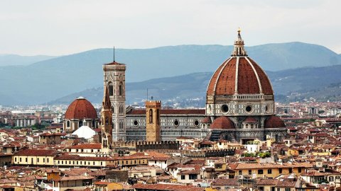 意大利警方破获3000万欧洗钱大案，9人被捕！华人牵涉其中！