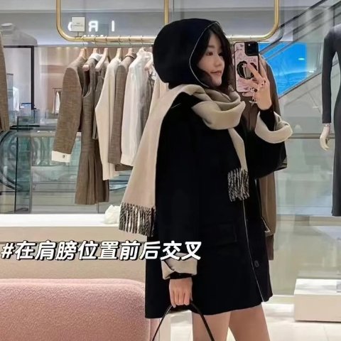 Sandro闭眼入！！怎么都好看 @太古汇sandro小慧围巾连帽大衣