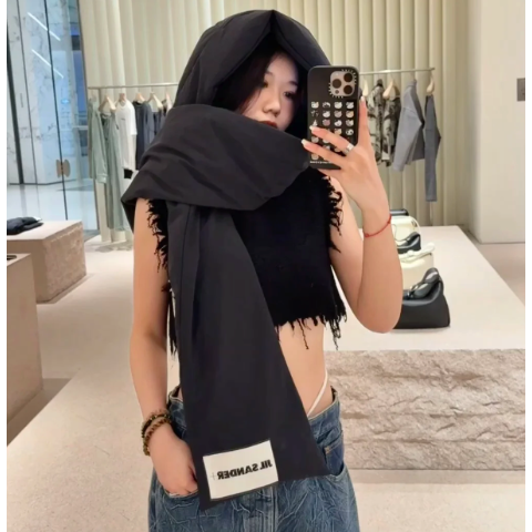 Jil Sander黑色羽绒围巾 标志款