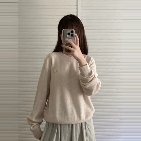 圆领羊毛套头衫