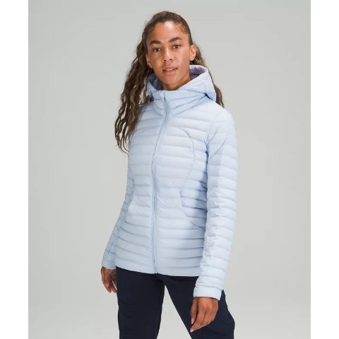 Lululemon婴儿蓝羽绒服