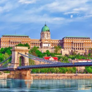 含四星酒店+往返机票：€189/人起