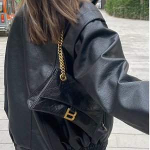 Balenciaga大爆款！@麻辣脆皮肠 皮革单肩包 