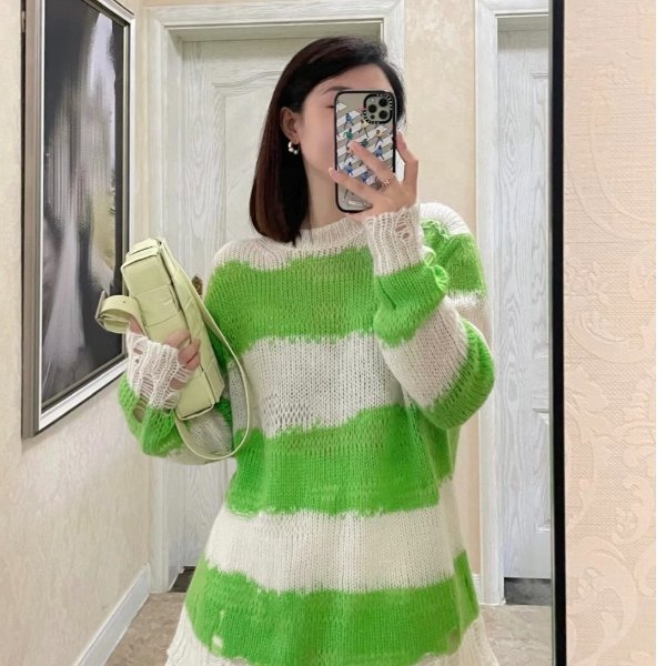 Striped 破洞毛衣