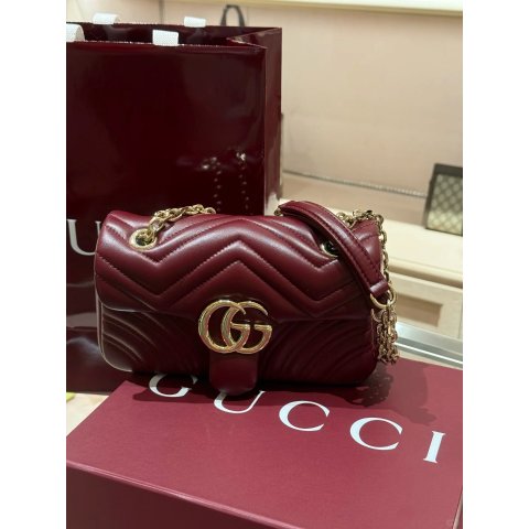 Gucci酒红色好适合过年的氛围@ 小七月GG Marmont 红色链条钱包