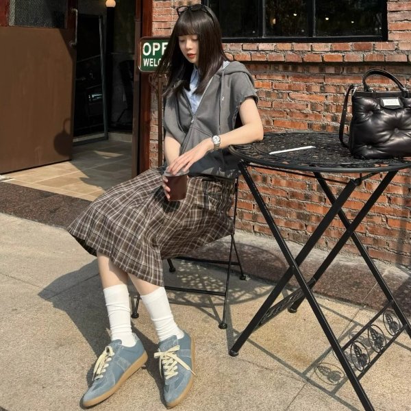 Replica 灰色运动鞋