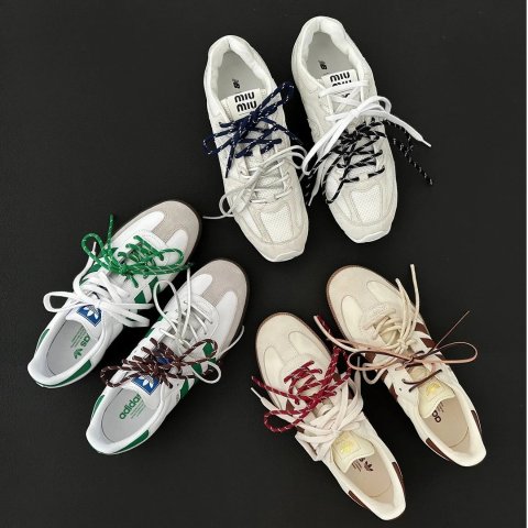 Miu Miu后跟松紧可调 蓝白撞色鞋带白蓝色皮革运动鞋