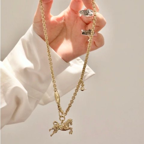 金色马头吊坠项链